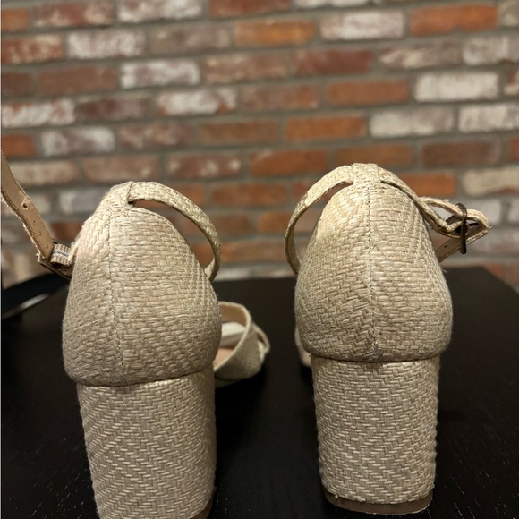 Andree Cream Heels with Woven Texture - Picture 4 of 4